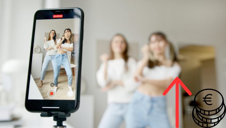 Due ragazze davanti ad una videocamera