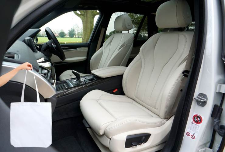 Il trucco del sacchetto in auto