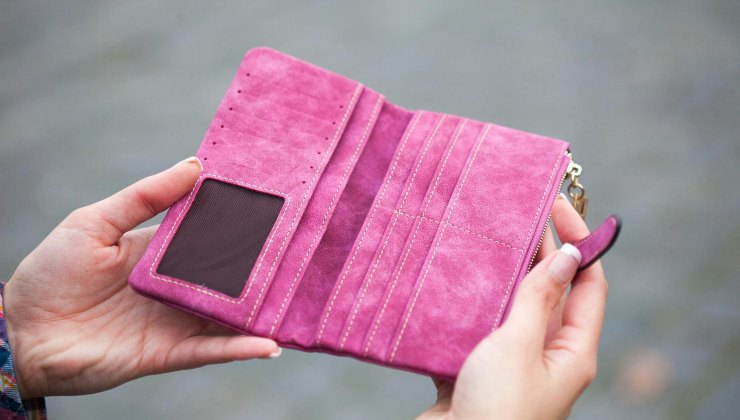 Portafoglio fucsia vuoto