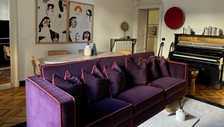 Divano in primo piano di De Martino