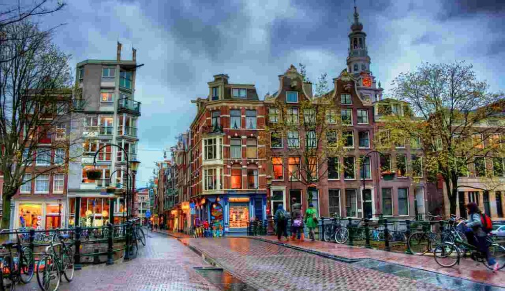 In Italia è stata ritrovata una MINI AMSTERDAM | Sembra un pianeta parallelo ma è tutto vero