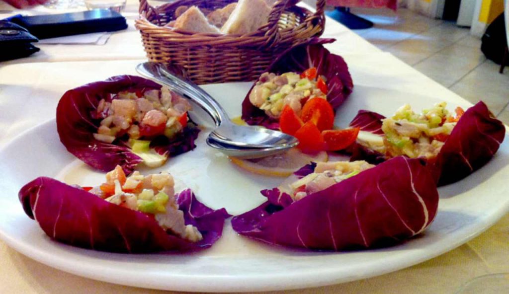Solo qui trovi il MIGLIOR ristorante di PESCE in Italia | Entri e ti senti in mezzo al mare come la Sirenetta, occhio ai prezzi