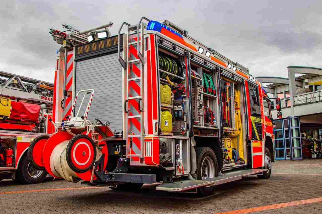 Incendio a Giaveno: circa 200 rotoballe divorate dalle fiamme
