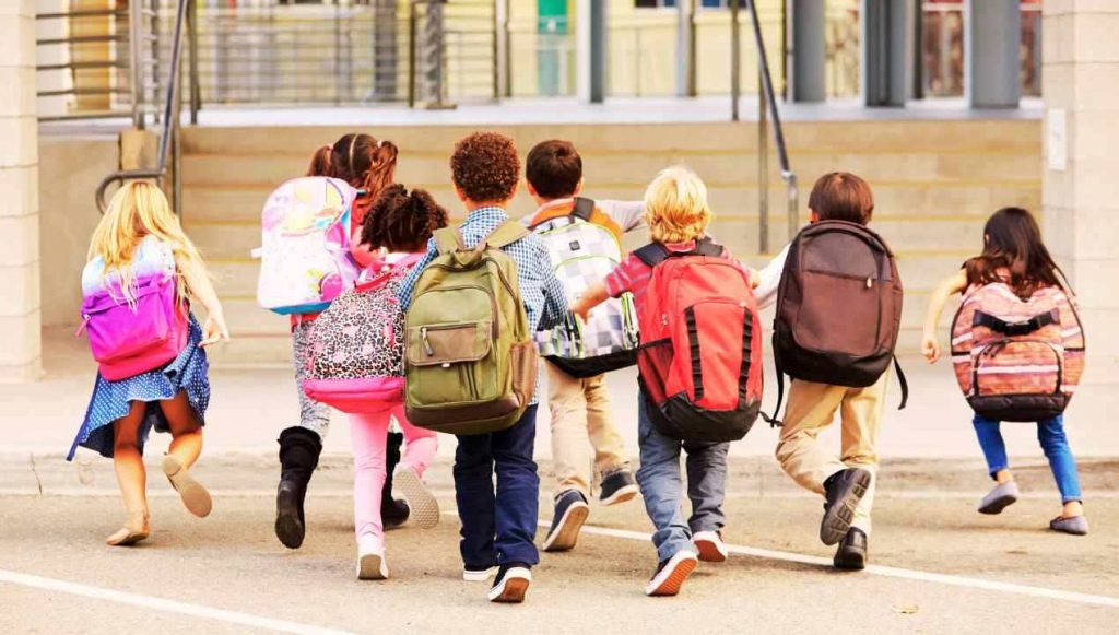 Bambini vanno a scuola