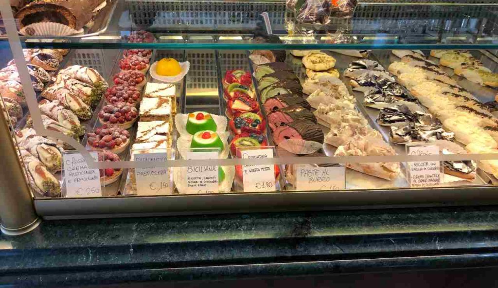 Ma quali sfogliatelle e cannoli, il DOLCE più BUONO d’Italia è questo | In estate fa il botto ovunque