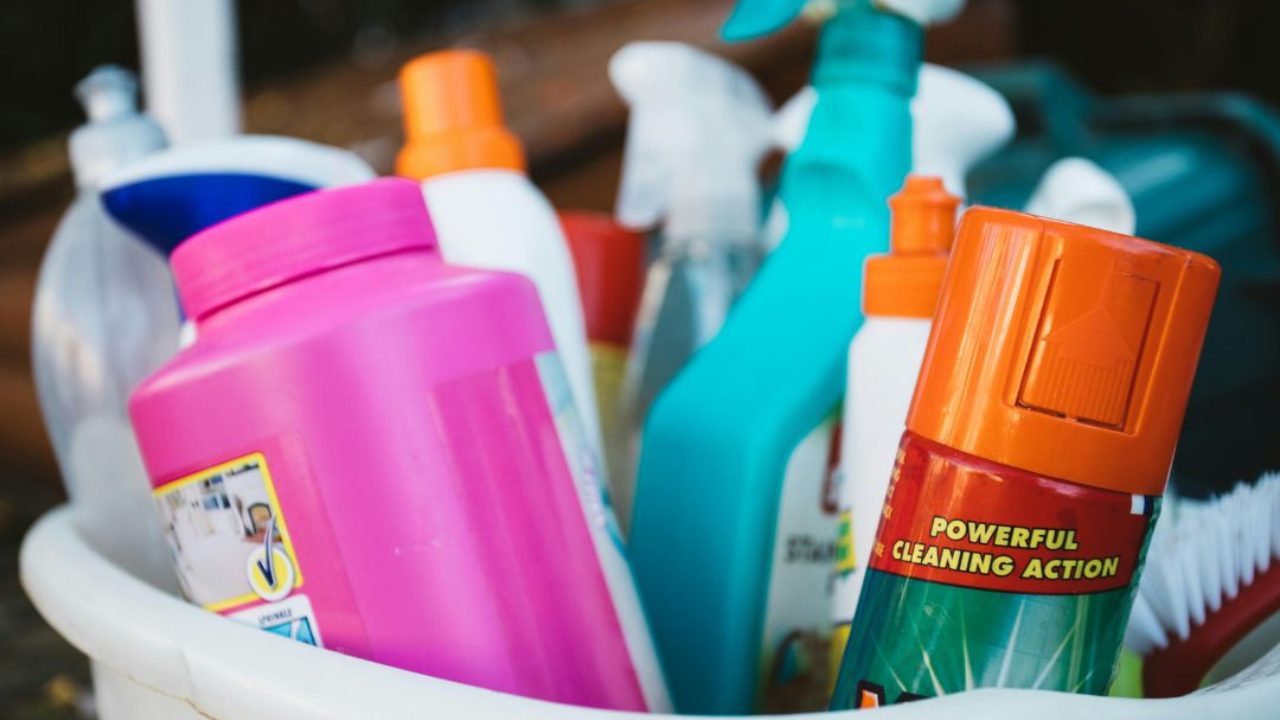 Addio detersivi costosi: il metodo fai da te