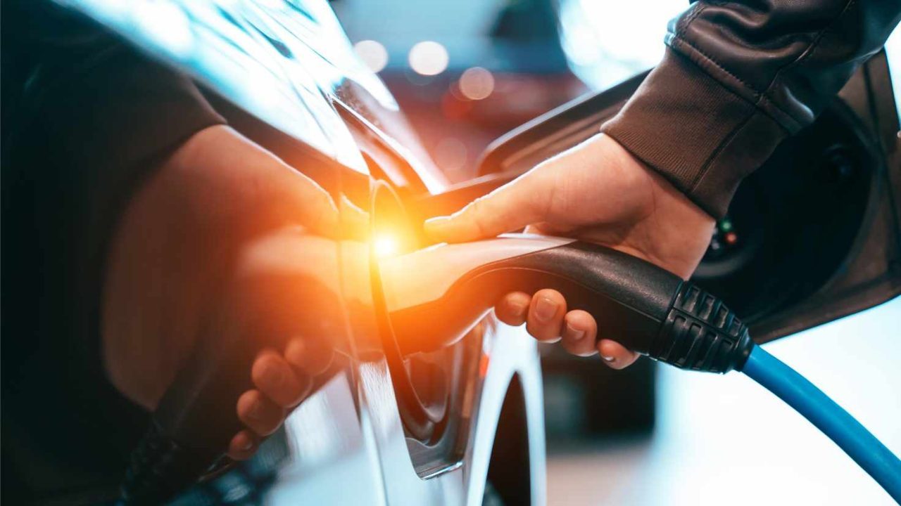 Novità auto, questo modello costa meno di uno scooter e consuma pochissimo | L’auto da 4.000€ che sta mandando in tilt il mercato