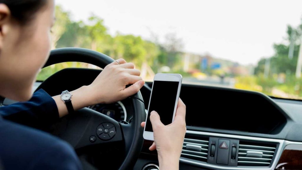 Cellulare alla guida (web) - Valsusanews.it
