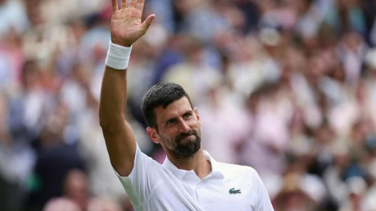 Il tennista serbo saluta i suoi fan