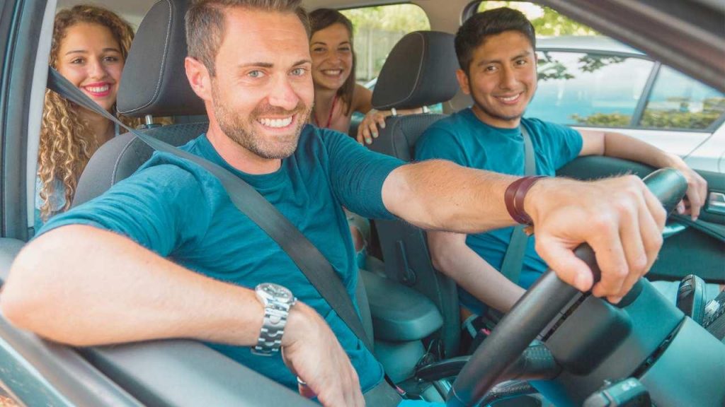 Carpooling (Canva) Valsusanews.it
