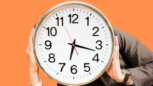 Il trucco dell'orologio (canva) Valsusanews.it