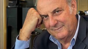 gerry scotti non riesce a trattenere le lacrime